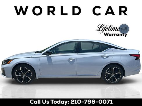 Used 2025 Nissan Altima 2.5 SR w/ SR Premium Package FWD image 6