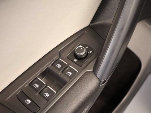 Used 2019 Volkswagen Tiguan SE w/ Panoramic Sunroof Package AWD/4WD image 12
