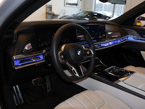Used 2024 BMW 760i xDrive 760i xDrive w/ Premium Package 2 image 32