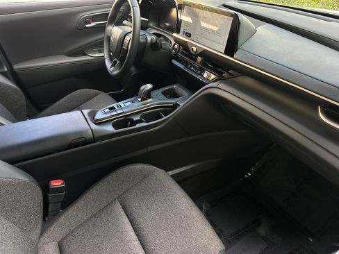 Used 2023 Toyota Crown XLE image 14