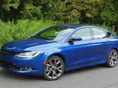 Used 2015 Chrysler 200 Limited image 1
