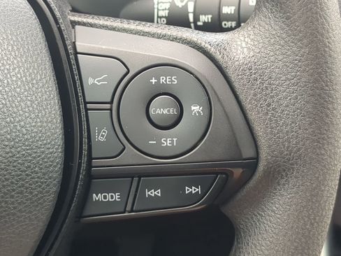 Used 2022 Toyota RAV4 XLE FWD image 22