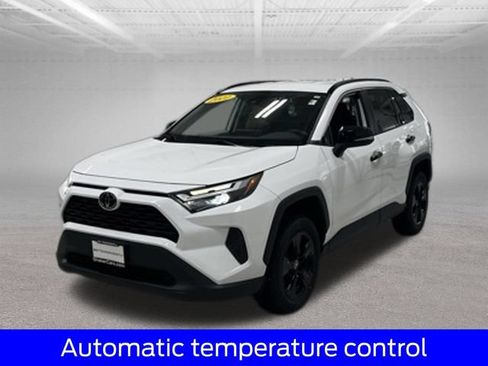 Used 2022 Toyota RAV4 XLE AWD/4WD image 4