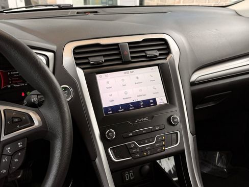 Used 2020 Ford Fusion SE FWD image 31