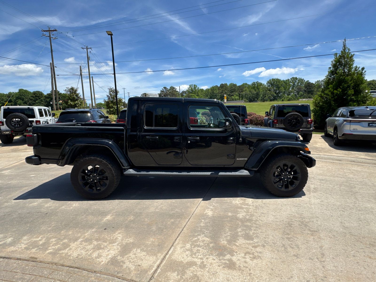 Certified 2022 Jeep Gladiator Overland AWD/4WD image 7