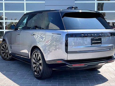 Used 2025 Land Rover Range Rover Autobiography AWD/4WD image 11