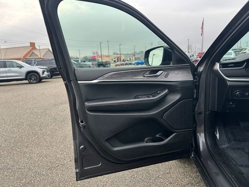 Used 2024 Jeep Grand Cherokee L Limited w/ Luxury Tech Group II image 27