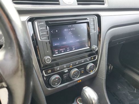 Used 2017 Volkswagen Passat 1.8T R-Line image 26