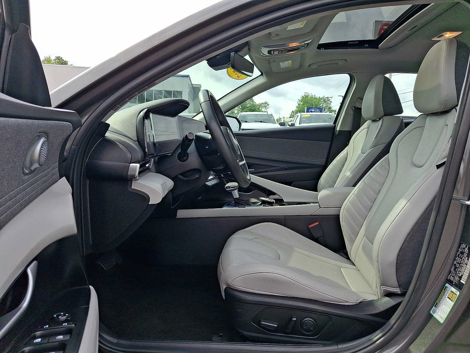 Used 2024 Hyundai Elantra Limited FWD image 14