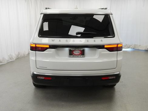 Certified 2023 Jeep Wagoneer 4WD w/ Premium Group I image 10