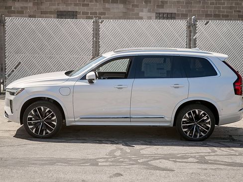 New 2025 Volvo XC90 T8 Plus w/ Protection Package Premier image 7