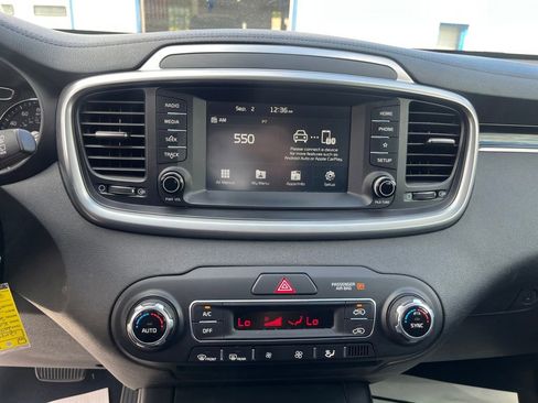 Used 2019 Kia Sorento LX image 14