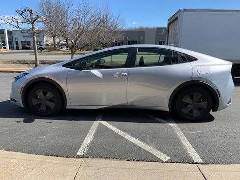 Used 2024 Toyota Prius LE image 6