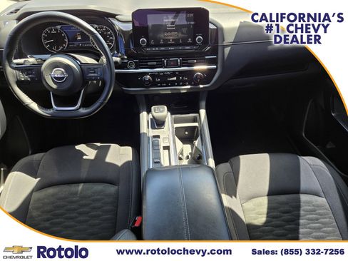 Used 2022 Nissan Pathfinder SV w/ SV Black Package FWD image 18