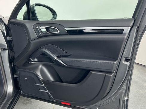 Used 2018 Porsche Cayenne AWD/4WD image 24