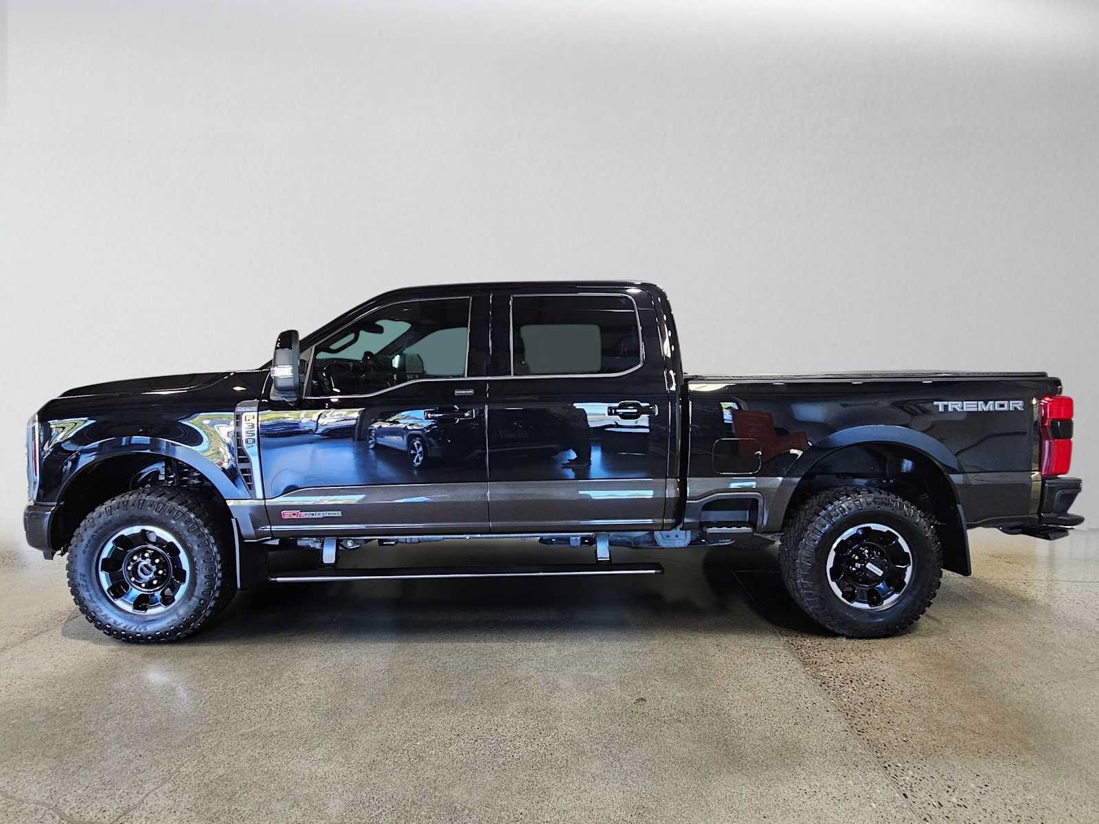 Used 2025 Ford F350 King Ranch w/ Tremor Off-Road Package AWD/4WD image 6