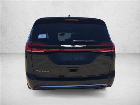 New 2026 Chrysler Pacifica Pinnacle image 8
