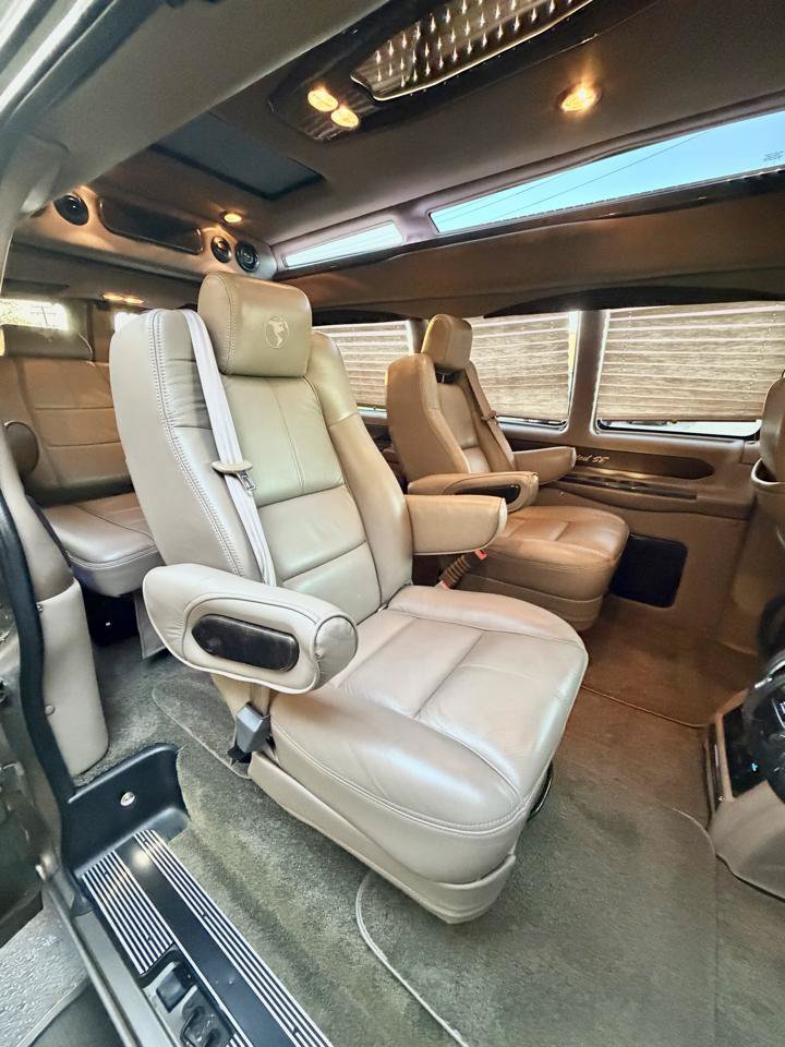 Used 2019 GMC Savana 2500 w/ Enhanced Convenience Package RWD image 36