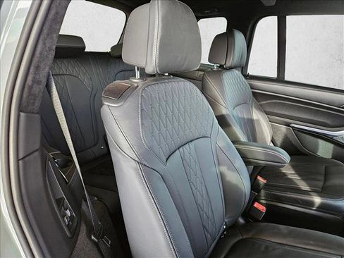 Used 2025 BMW X7 M60i image 24