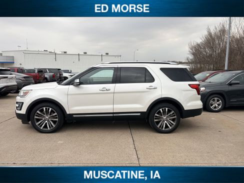 Used 2017 Ford Explorer Platinum image 3