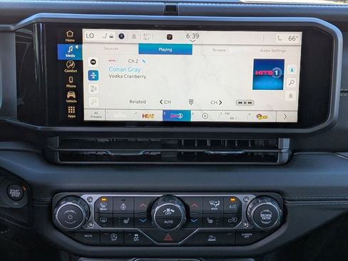 New 2025 Jeep Gladiator Sport image 17