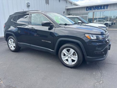 Used 2022 Jeep Compass Latitude w/ Convenience Group AWD/4WD image 2
