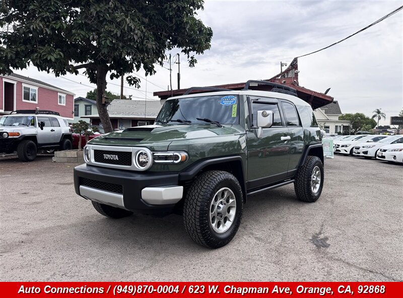 Used 2013 Toyota FJ Cruiser 4WD w/ Convenience Pkg image 2