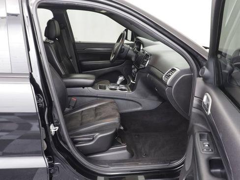 Used 2019 Jeep Grand Cherokee Altitude AWD/4WD image 20