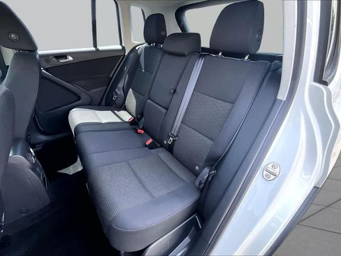 Used 2017 Volkswagen Tiguan Limited FWD image 19