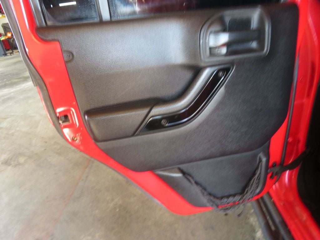 Used 2015 Jeep Wrangler Unlimited Sahara AWD/4WD image 21