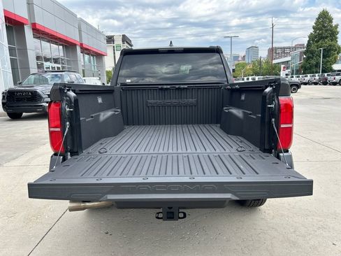 Certified 2025 Toyota Tacoma SR5 AWD/4WD image 15