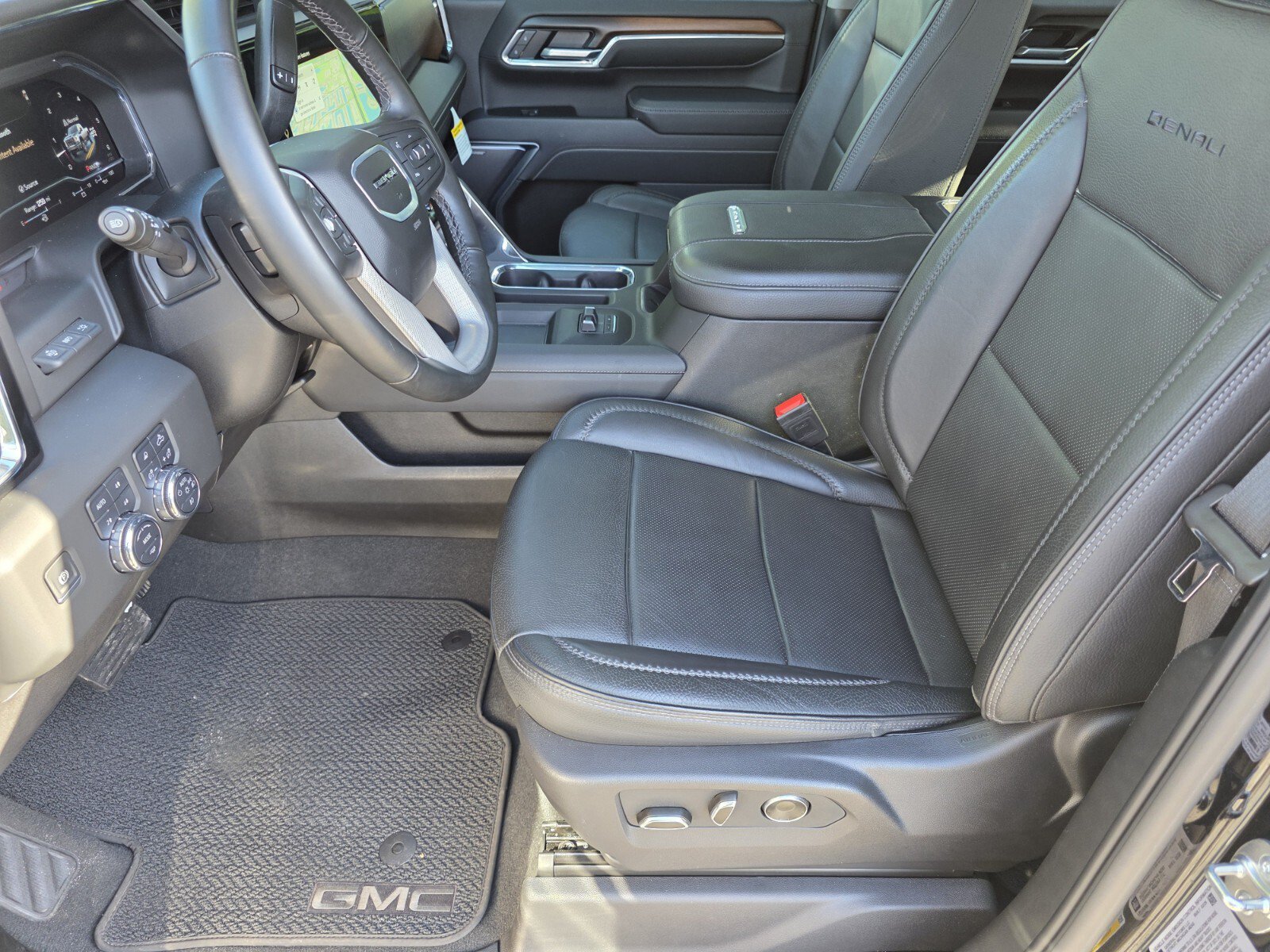 Used 2025 GMC Sierra 2500 Denali w/ Denali Reserve Package AWD/4WD image 10
