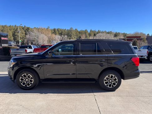 Used 2024 Ford Expedition XLT image 2