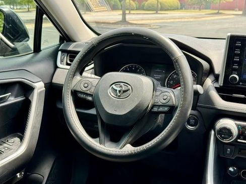 Used 2021 Toyota RAV4 XLE w/ Convenience Package FWD image 19