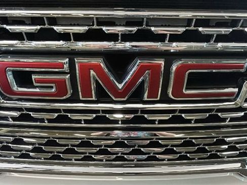 Used 2022 GMC Sierra 1500 Denali w/ Denali Premium Package AWD/4WD image 9