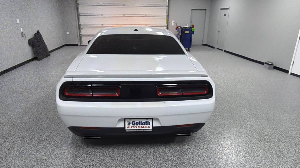 Used 2017 Dodge Challenger R/T RWD image 4