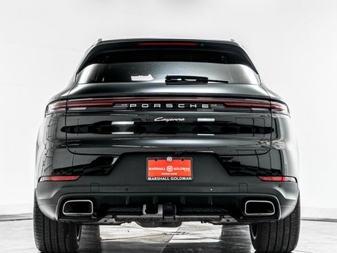 Used 2025 Porsche Cayenne AWD/4WD image 8
