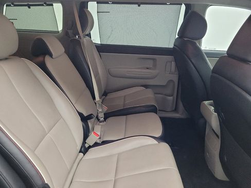Used 2019 Kia Sedona EX FWD image 19
