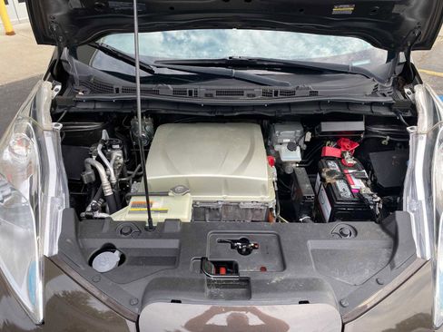 Used 2016 Nissan Leaf SV FWD image 6