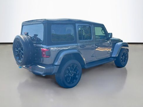 Used 2023 Jeep Wrangler Unlimited Sahara w/ Cold Weather Group AWD/4WD image 7