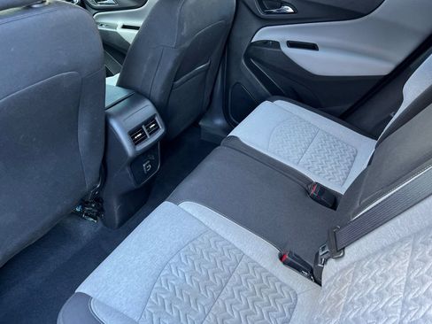 Used 2022 Chevrolet Equinox LS w/ LS Convenience Package image 16