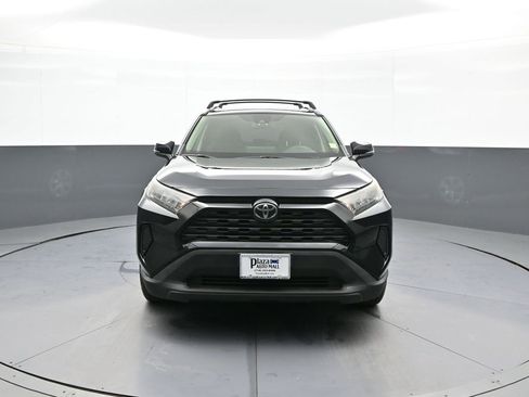Used 2019 Toyota RAV4 LE image 2