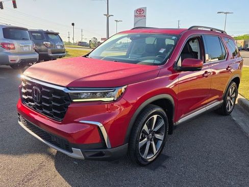 Used 2023 Honda Pilot Elite image 3