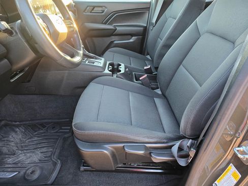 Used 2024 Chevrolet Colorado W/T image 10