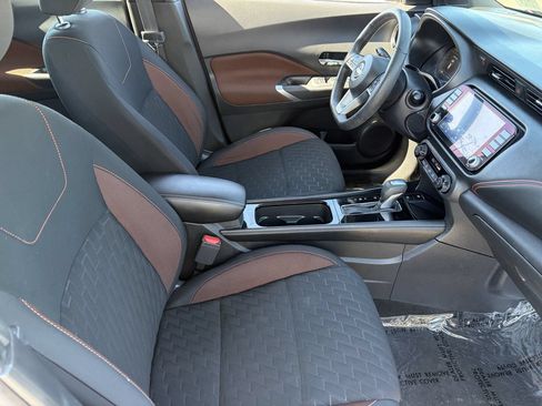 Used 2022 Nissan Kicks SR FWD image 10
