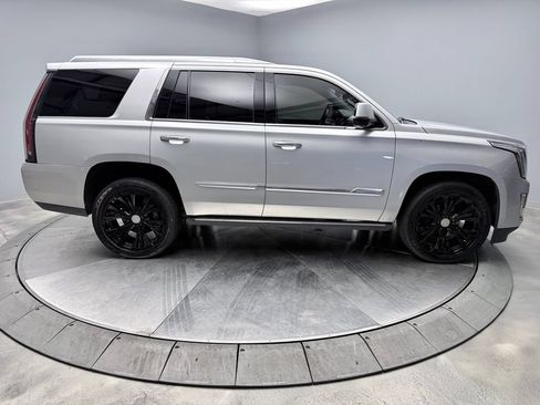 Used 2019 Cadillac Escalade Premium Luxury AWD/4WD image 4