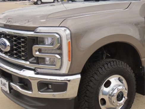 Used 2023 Ford F350 Lariat w/ Lariat Ultimate Package AWD/4WD image 3