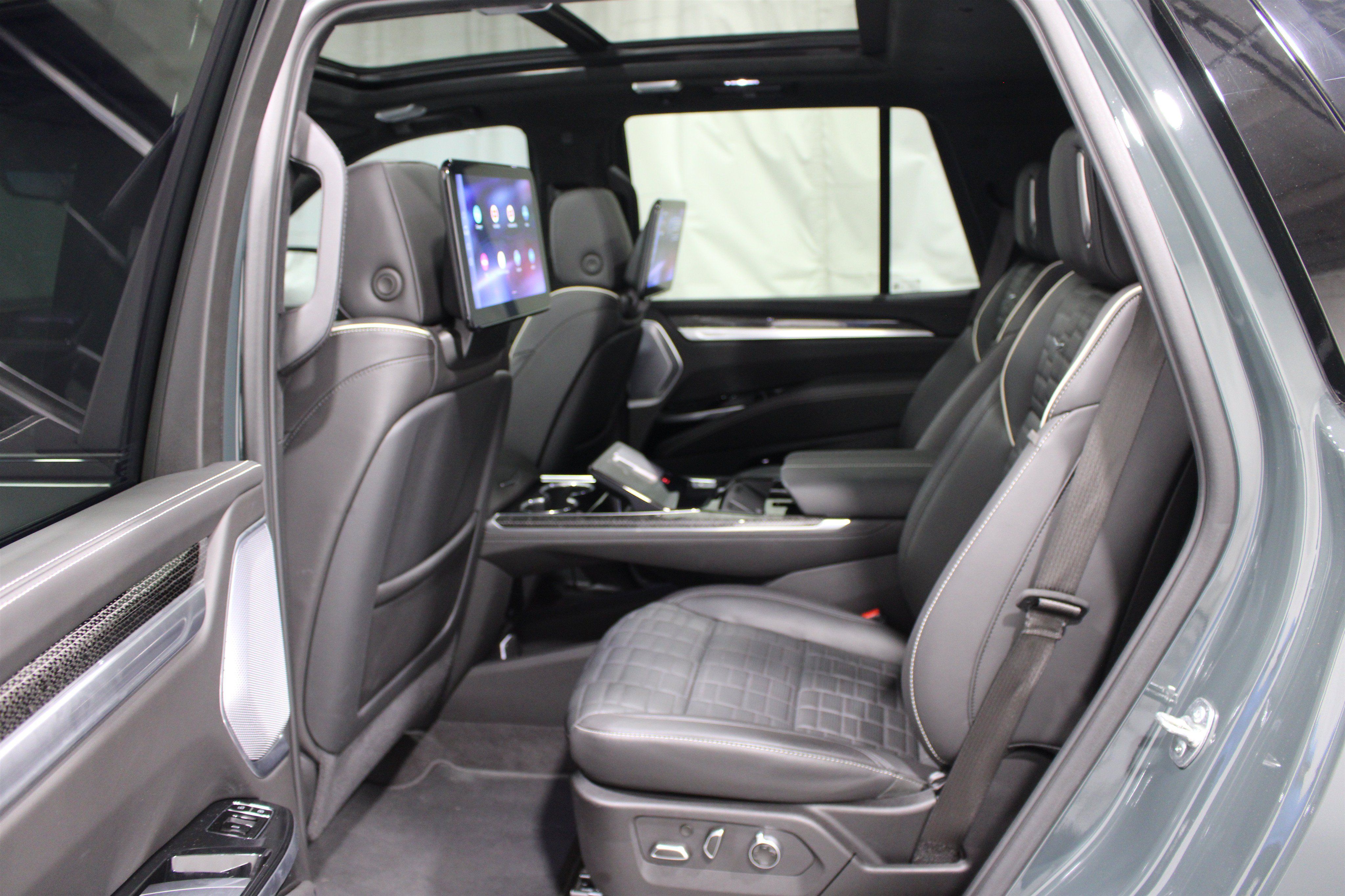 Certified 2025 Cadillac Escalade V AWD/4WD image 19