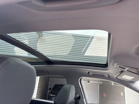 Used 2025 Audi Q5 Premium w/ Convenience Package image 18