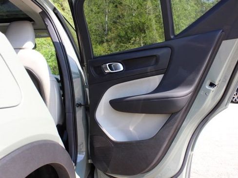 Certified 2023 Volvo XC40 B5 Ultimate w/ Climate Package AWD/4WD image 18